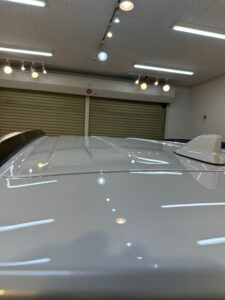 群馬県伊勢崎市でトヨタカローラクロスネオガイアセラミック塗料コーティング施工後のルーフ