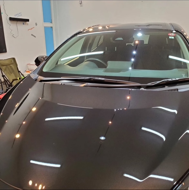 トヨタ アクア セラミックコーティング施工後 艶と深みのある仕上がり 群馬県伊勢崎市