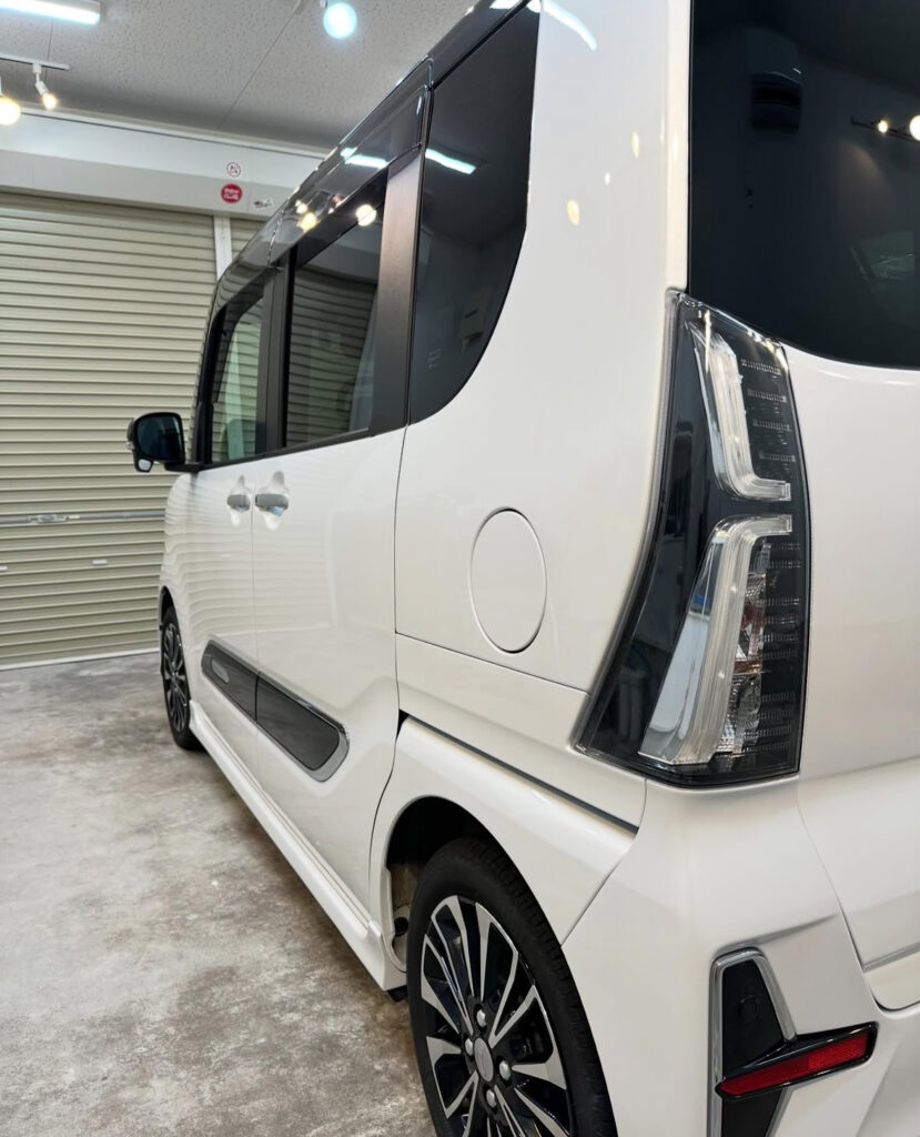 ダイハツ タント
1工程研磨
ガラスコーティング施工後