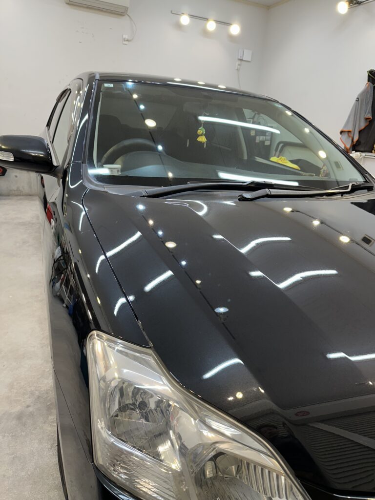 群馬県伊勢崎市よりご来店のTOYOTAプレミオに1工程研磨とガラスコーティング施工ヰした仕上がりの様子