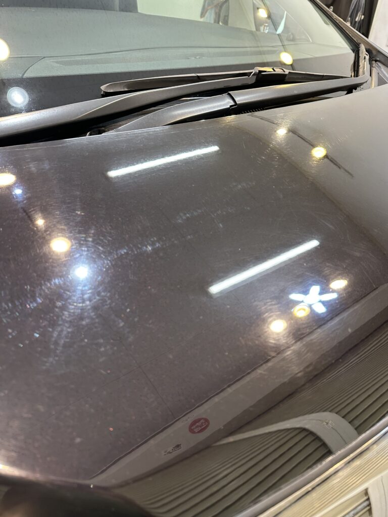 群馬県伊勢崎市 TOYOTA 30系ヴェルファイア 中古車 1工程研磨仕上げ施工前のボディ