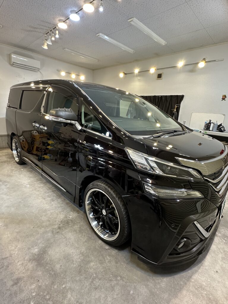 群馬県伊勢崎市 TOYOTA 30系ヴェルファイア 中古車 1工程研磨仕上げ施工後のボディ