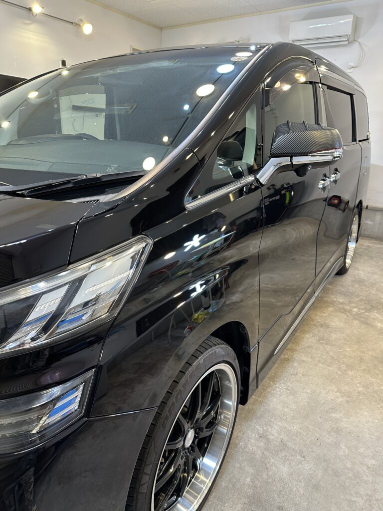 群馬県伊勢崎市 TOYOTA 30系ヴェルファイア 中古車 1工程研磨仕上げ施工後のボディ