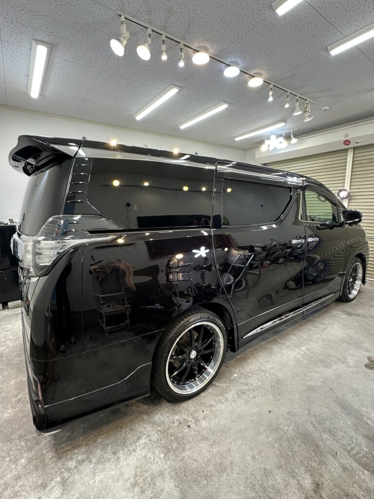 群馬県伊勢崎市 TOYOTA 30系ヴェルファイア 中古車 1工程研磨仕上げ施工後のボディ
