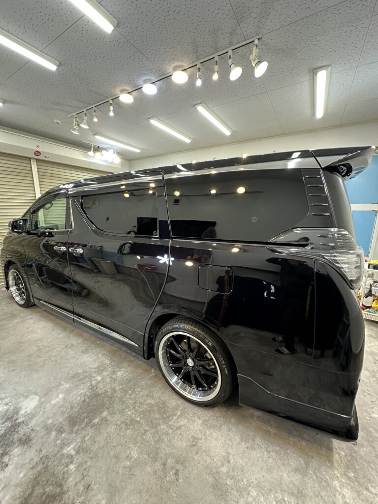 群馬県伊勢崎市 TOYOTA 30系ヴェルファイア 中古車 1工程研磨仕上げ施工後のボディ