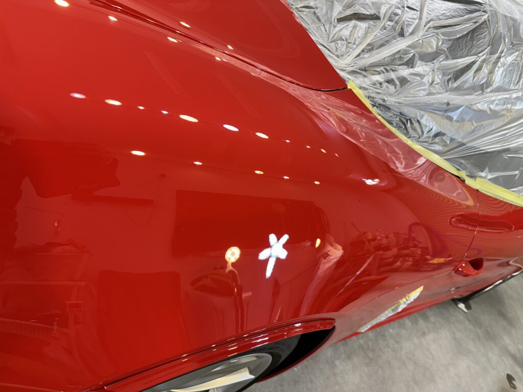 群馬県伊勢崎市|ポルシェ718ボクスター(赤)の1工程研磨施工後のボディ