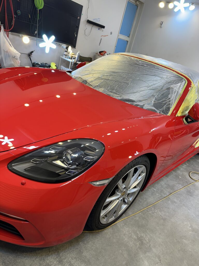 群馬県伊勢崎市|ポルシェ718ボクスター(赤)の1工程研磨施工後のボディ